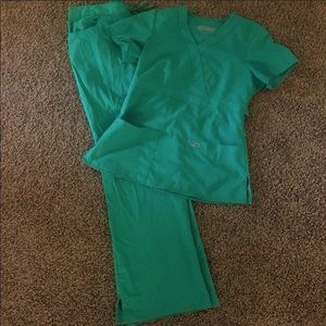Greys scrub set. Small Top medium bottom. Color is sea green/light teal.